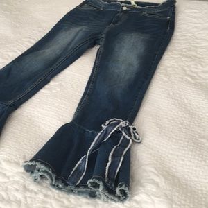 Adorable Gianni Bini cropped flares.